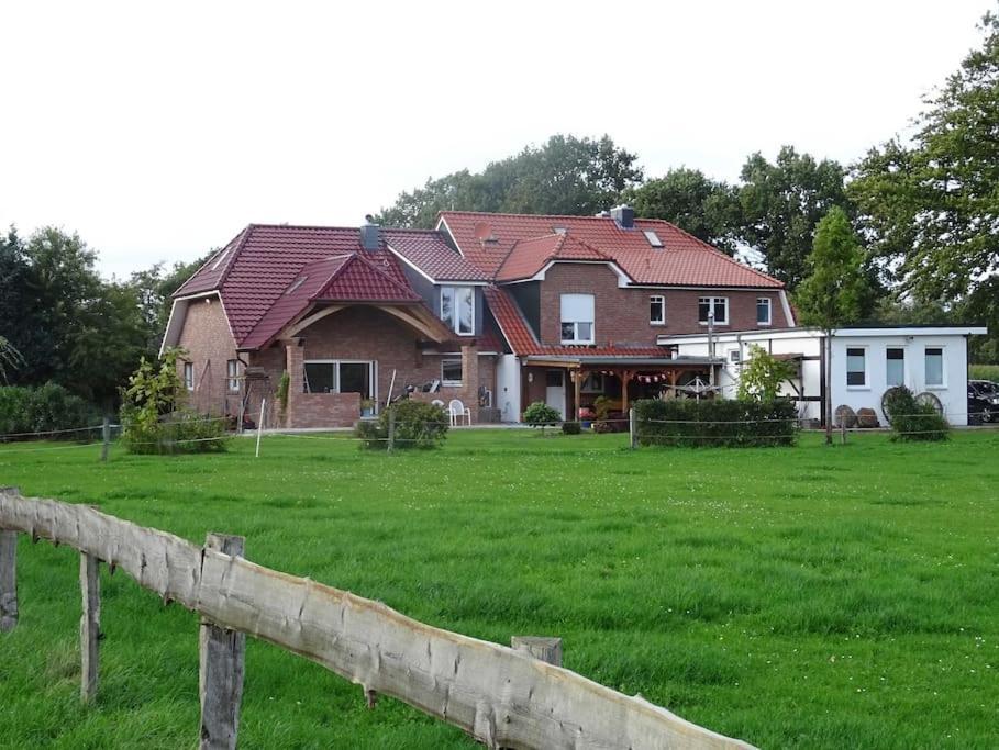 Charmante Ferienwohnung In Idyllischer Lage Jever Exterior foto